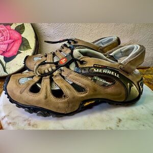 Women’s Size 7.5 – Merrell Chameleon Stretch – Vibram Outsole